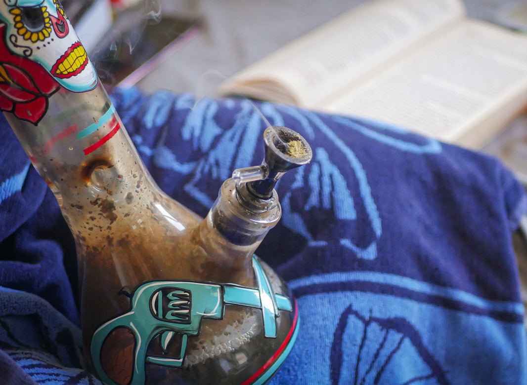 How to Clean a Bong: A Complete Guide - Gamut Packaging