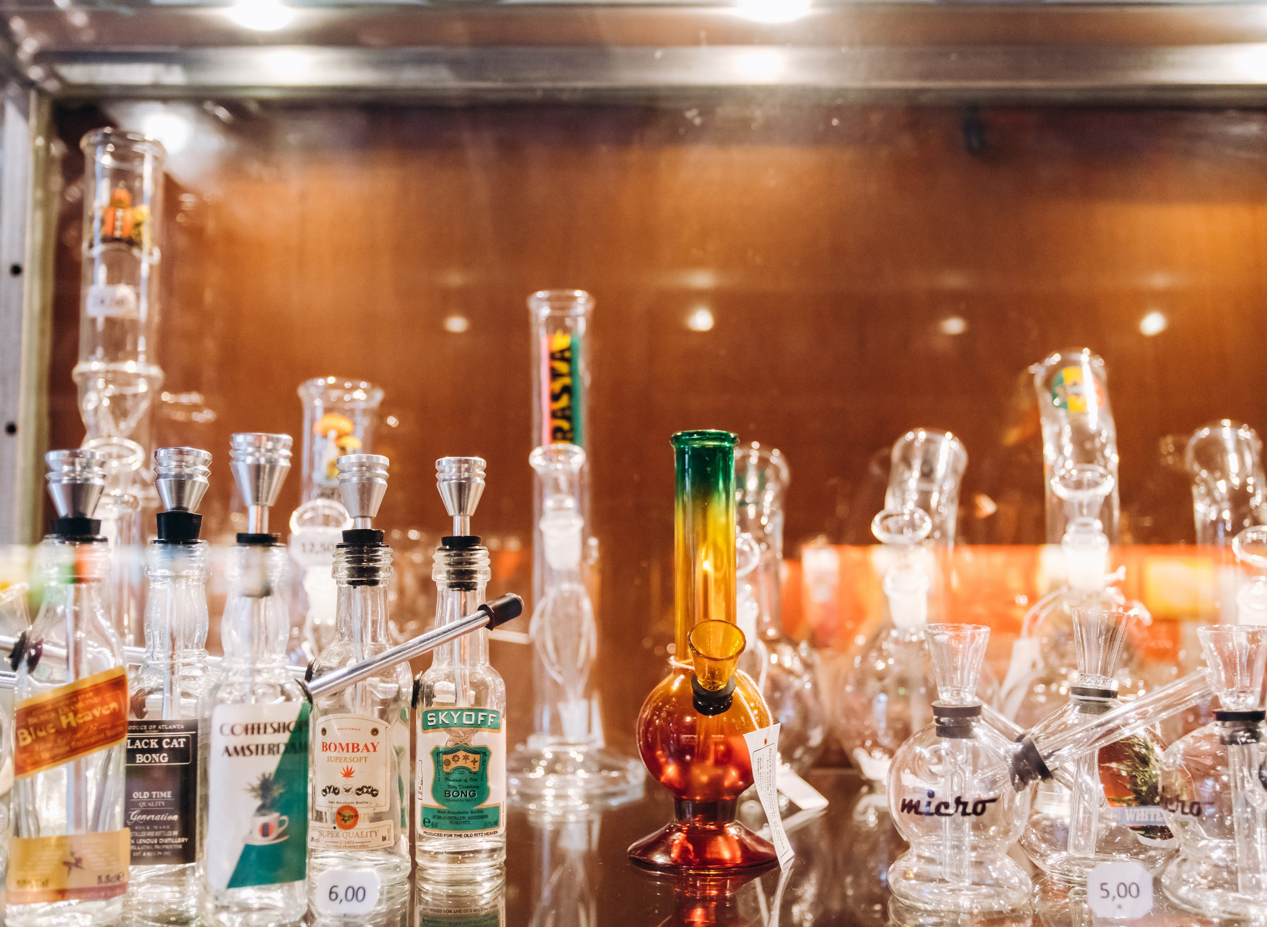 The Different Types Of Bongs & Percs Available On The Market - Gamut Packaging