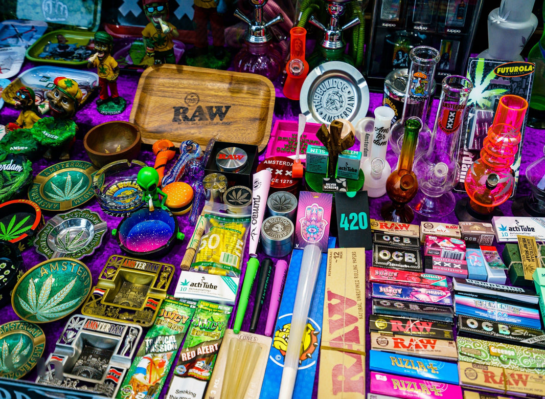 Best Ways to Smoke Weed: A Full List - Gamut Packaging